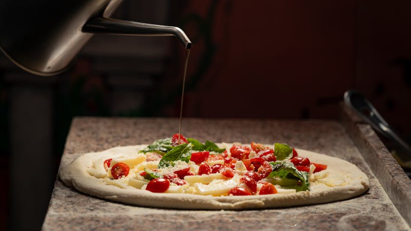 Diavola Piccante spicy pizza with salami and chili